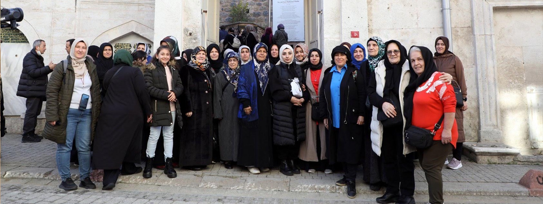 Eyüpsultan'da cami ve türbe gezileri başladı