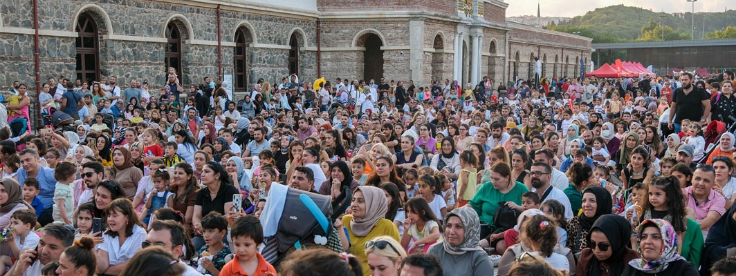 İBB'DEN ÖĞRENCİLERE KARNE TATİLİNDE ÖZEL ETKİNLİKLER
