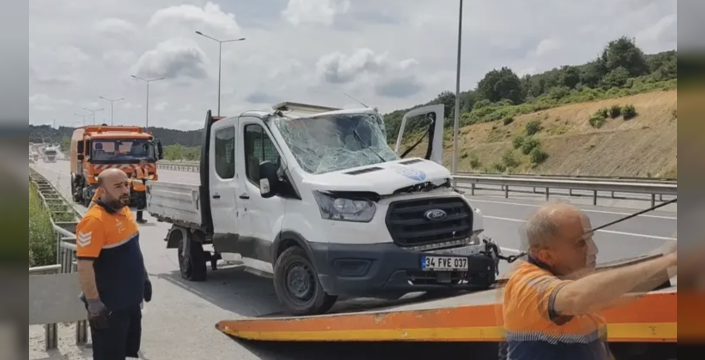 Eyüpsultan'da belediye aracına minibüs çarptı: 6 yaralı